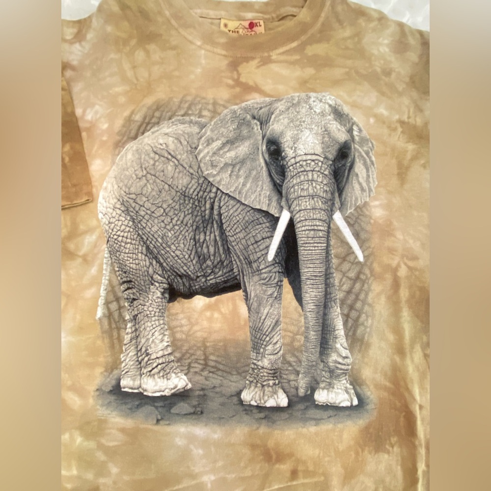 NWOT Elephant T-Shirt / The Mountain Youth XL